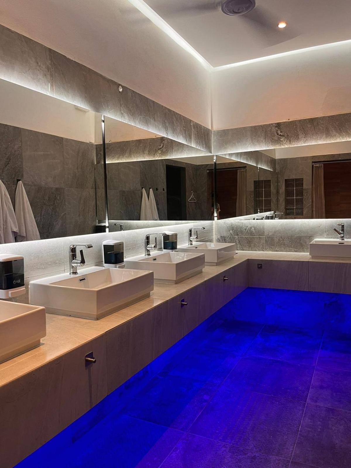 Spartacus Hostel Boutique For Men Puerto Vallarta Zewnętrze zdjęcie