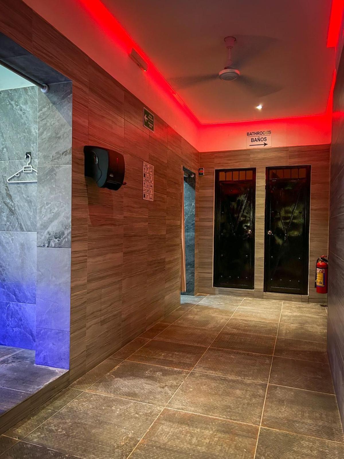Spartacus Hostel Boutique For Men Puerto Vallarta Zewnętrze zdjęcie